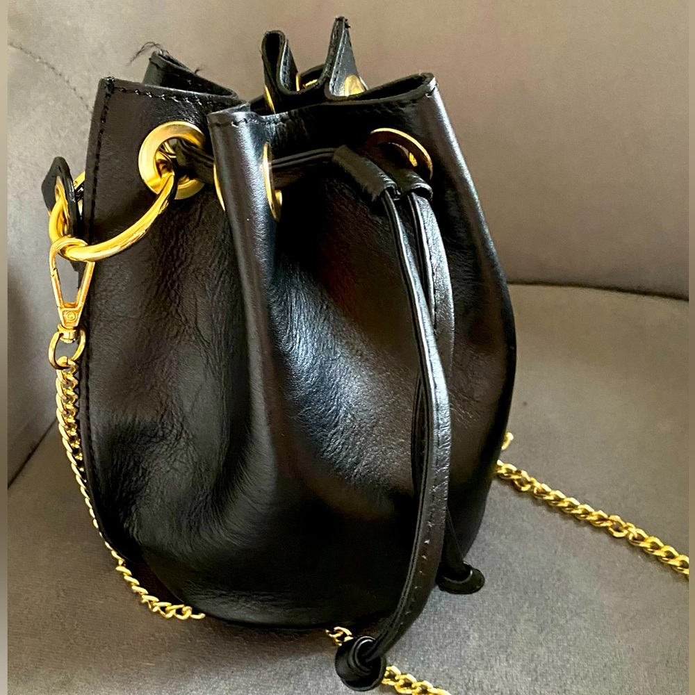 House of Harlow genuine leather black bucket bag